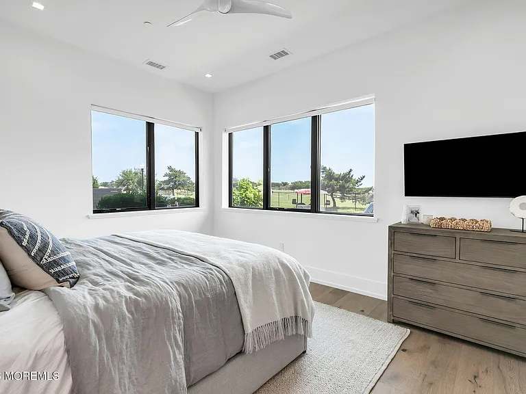 200 Ocean Ave N #5 — Photo 7