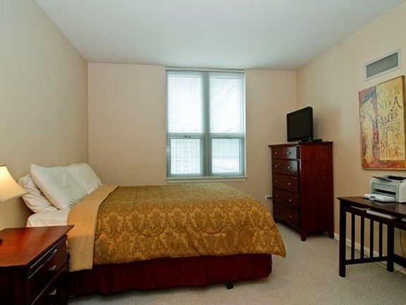 5th image of 125 S Jefferson St #1004
