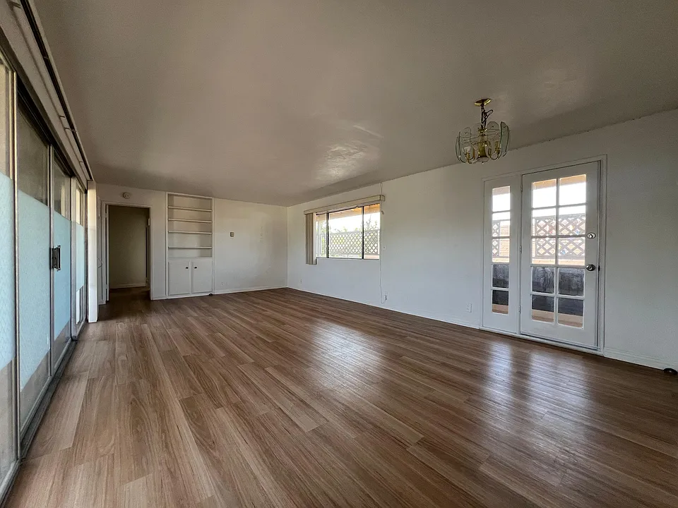592 N Wilson Ave #7