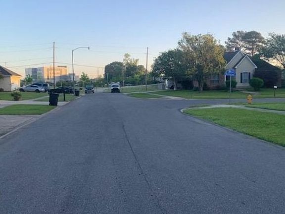 Exterior Neighborhood (street photo)