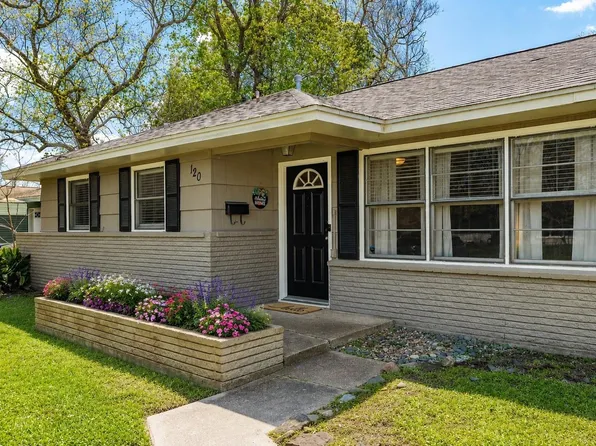 120 Palm Ln, Lake Jackson, TX 77566