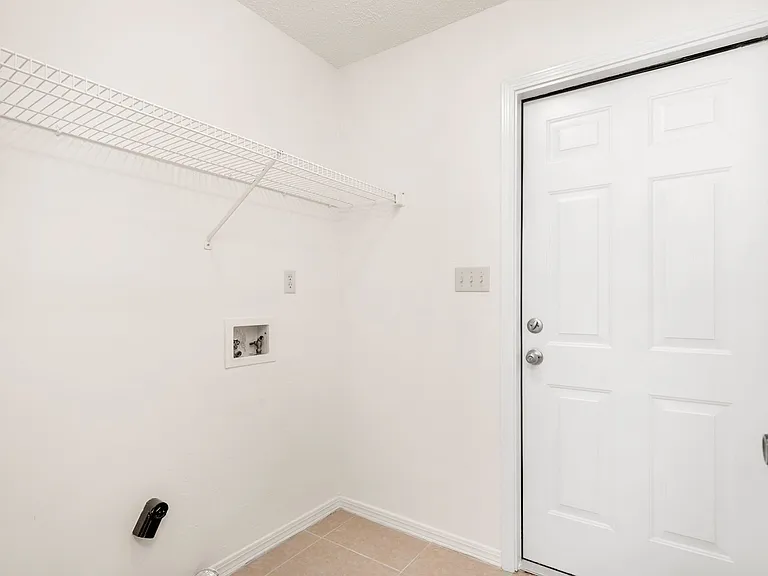 9568 Brentwood Blvd — Photo 31