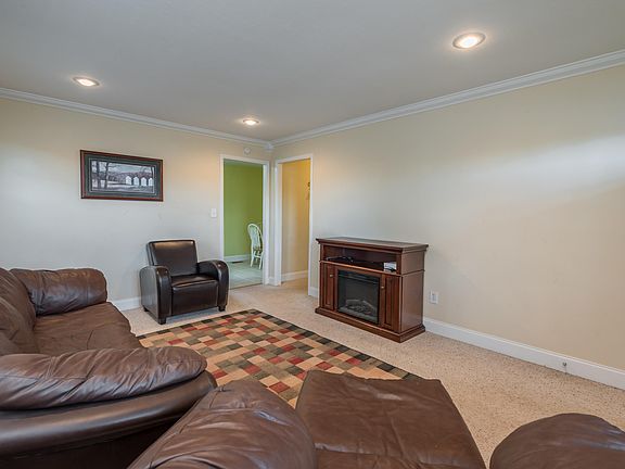 3rd image of 1314 Byrd Cir
