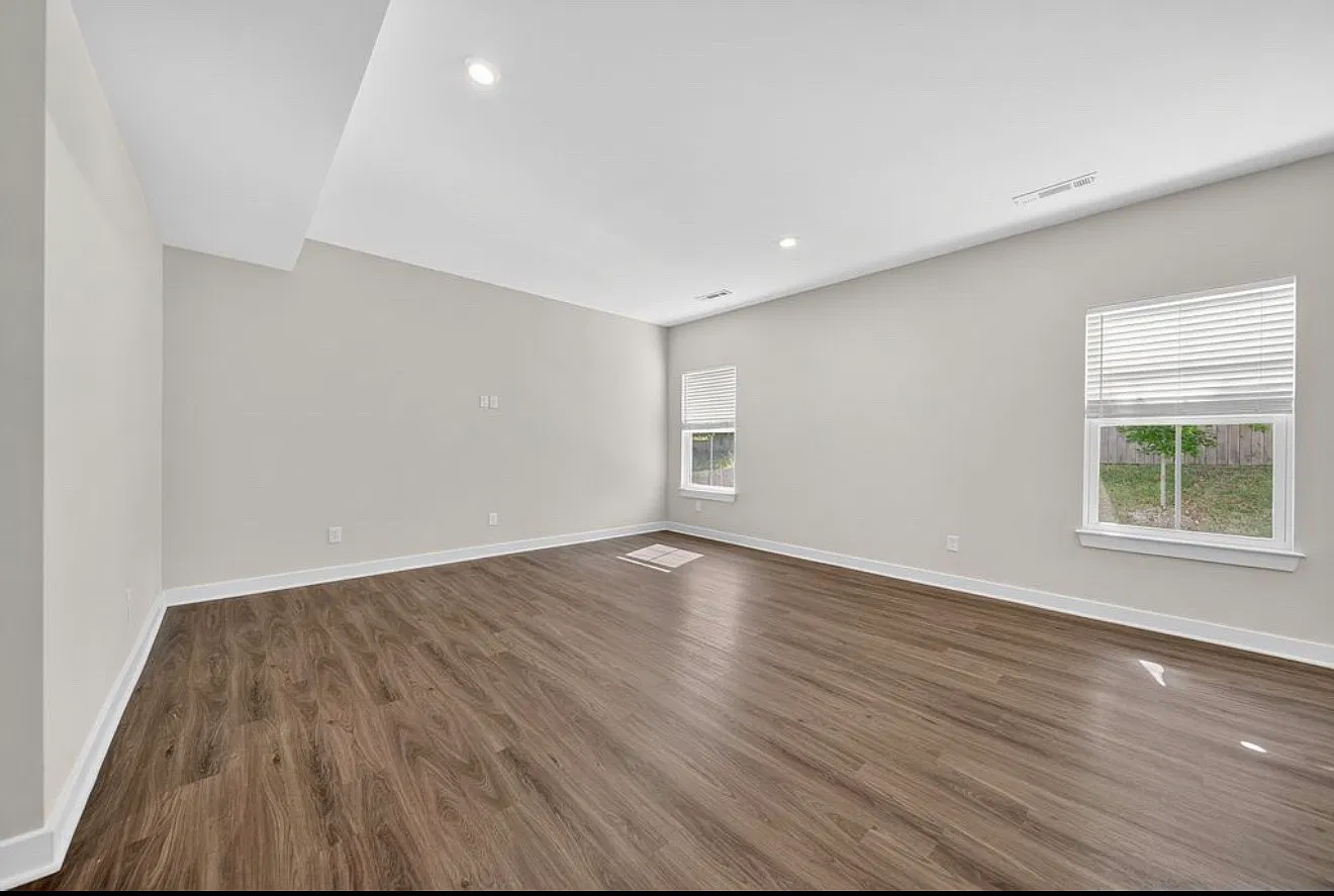 3 bed, 2.5 bath, 2334 sqft, $2,900 — Photo 3