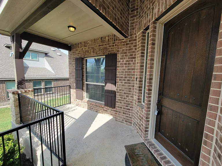 8915 Monument Parke — Photo 2