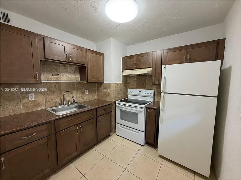 5960 NE 5th Ct #2 — Photo 5