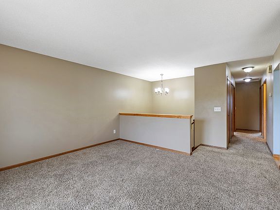 5th image of 16940 Glencoe Ave