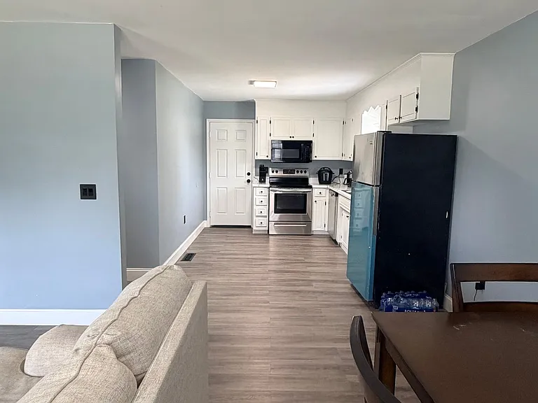 111 Hunter Dr — Photo 6