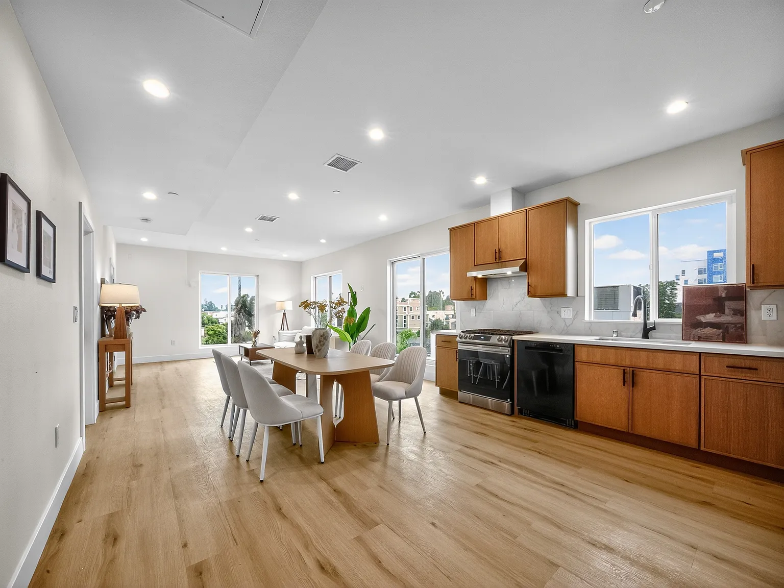 2 bed, 2774 sqft, $3,000 — Photo 2