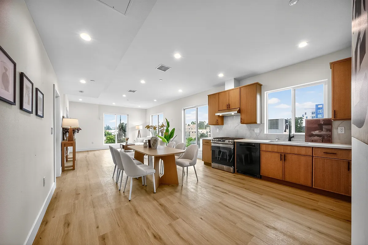 Building Photo - 1223 W 37th Dr #1