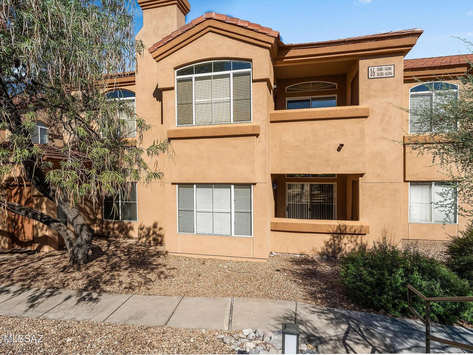 2 bed, 2.0 bath, 1048 sqft, $1,500 — Photo 2