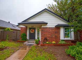 2118 S Robinson Ave, Moore, OK 73170