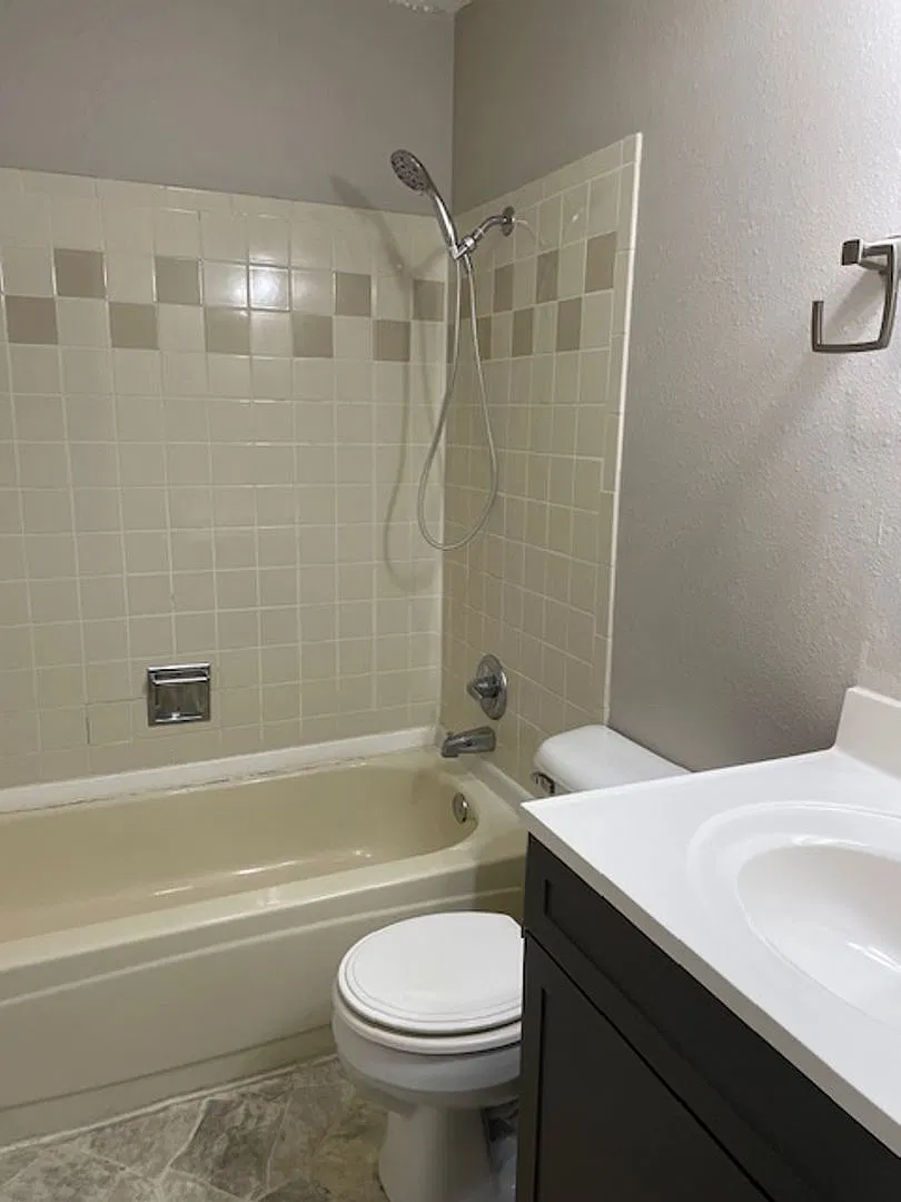 815 N B St — Photo 3