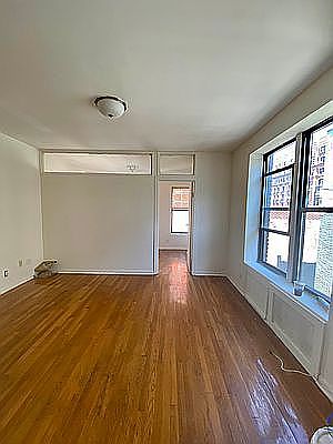 3rd image of 506 Amsterdam Ave #6