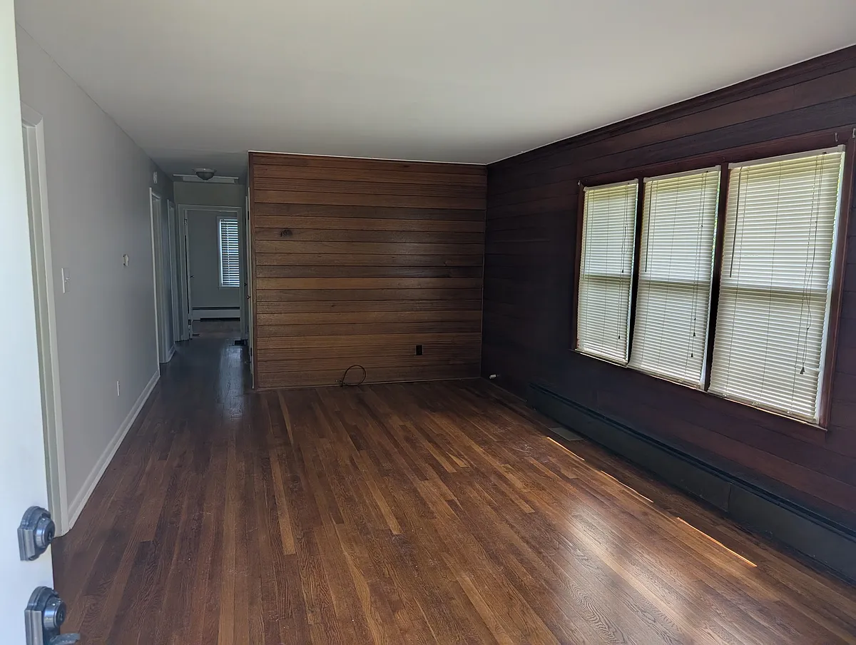 Building Photo - 105 Bluebird Ave