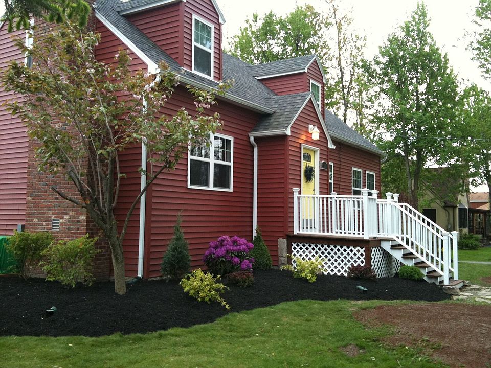 2nd image of 611 Paradise Rd