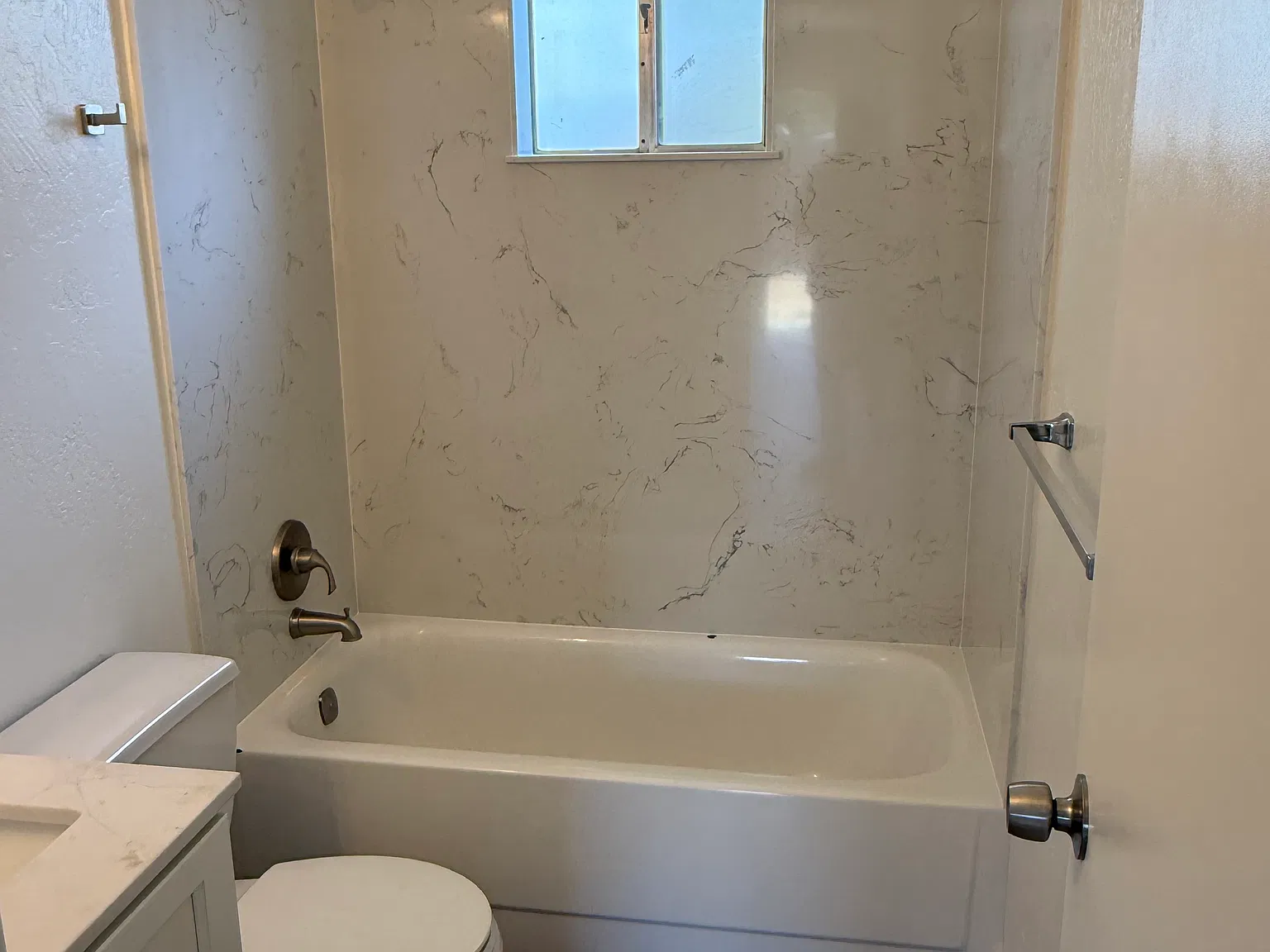 2 bed, 900 sqft, $2,000 — Photo 2