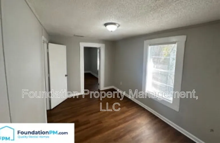1596 Barton St — Photo 16
