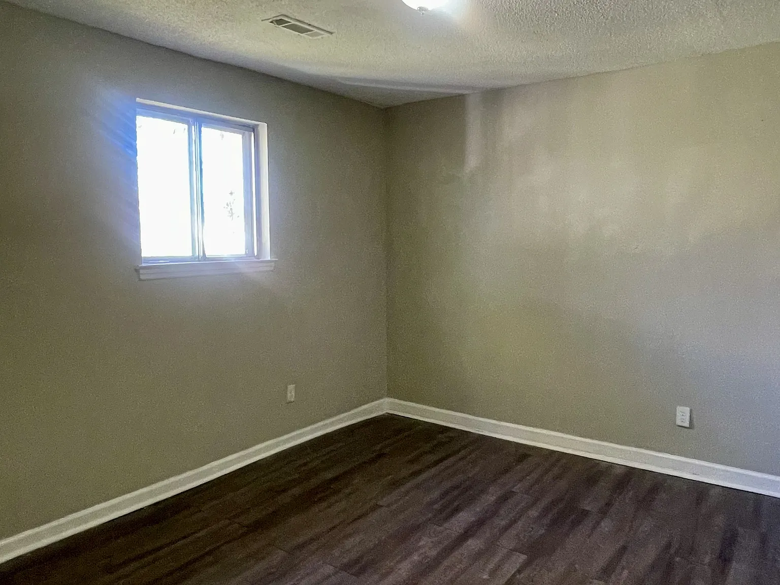 1210 Sheridan Ave - 1 — Photo 4