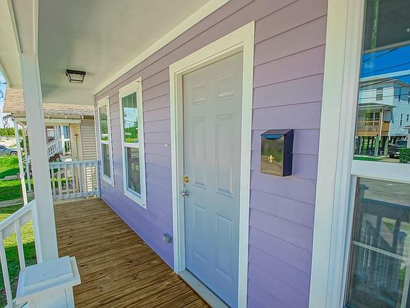 4th image of 2519 Desire St