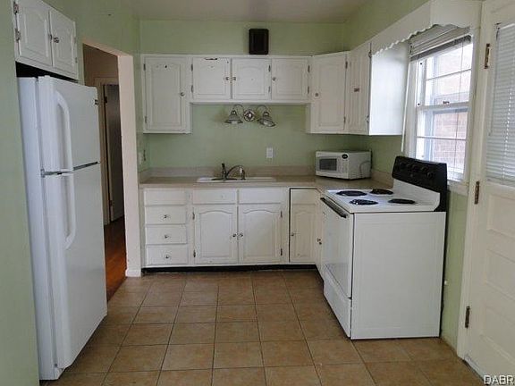 3rd image of 69 E Weller Ave