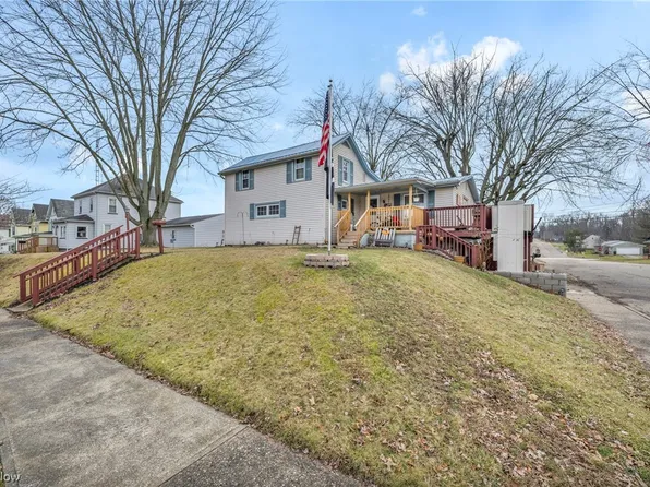 292 2nd St SW, Brewster, OH 44613