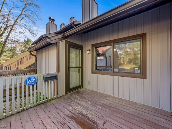 2129 Pinebrook Trl, Cuyahoga Falls, OH 44223