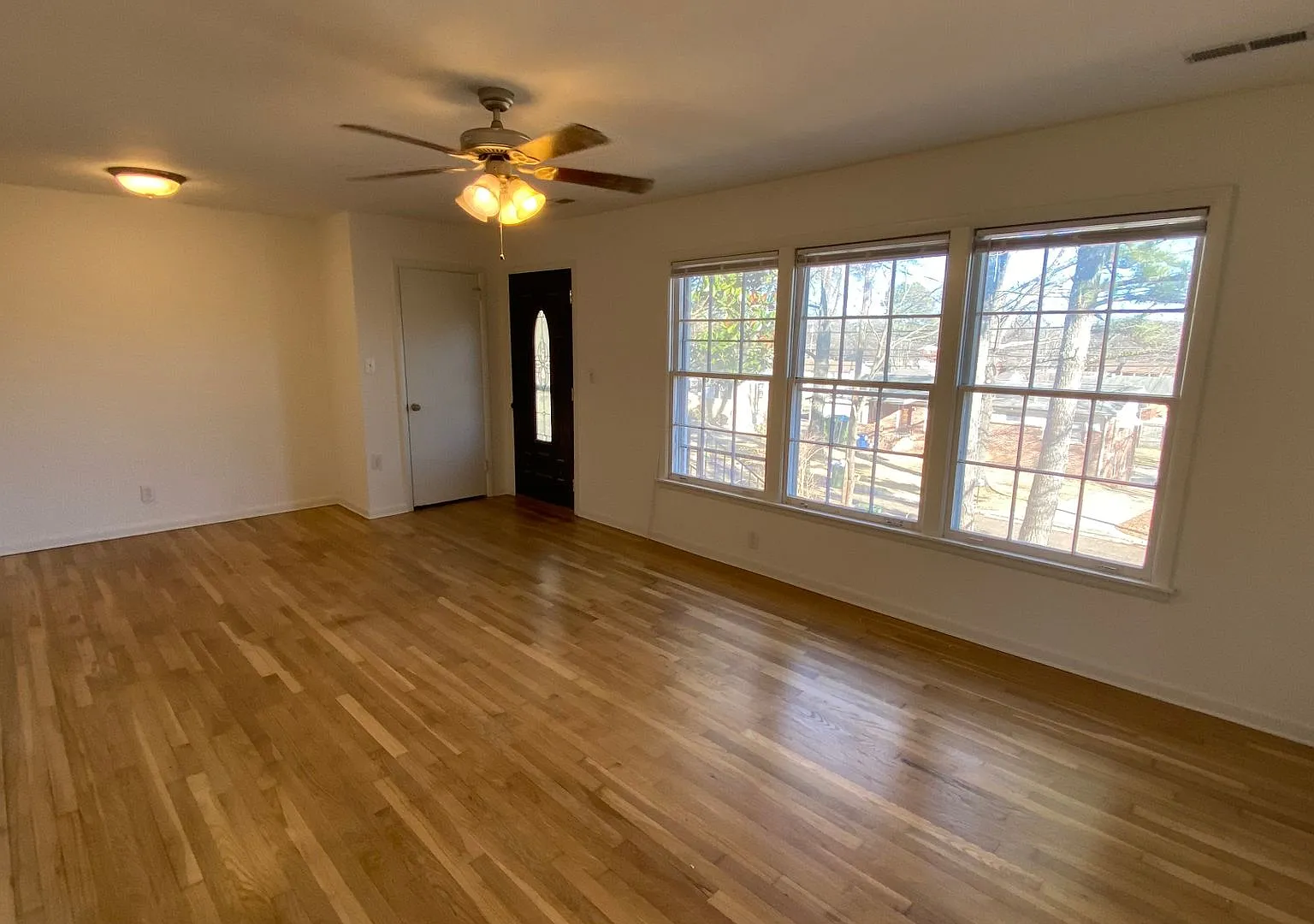 Spacious 4 Bedroom Home — Photo 3