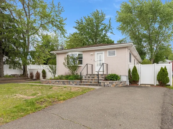 4 Pine St, Peabody, MA 01960