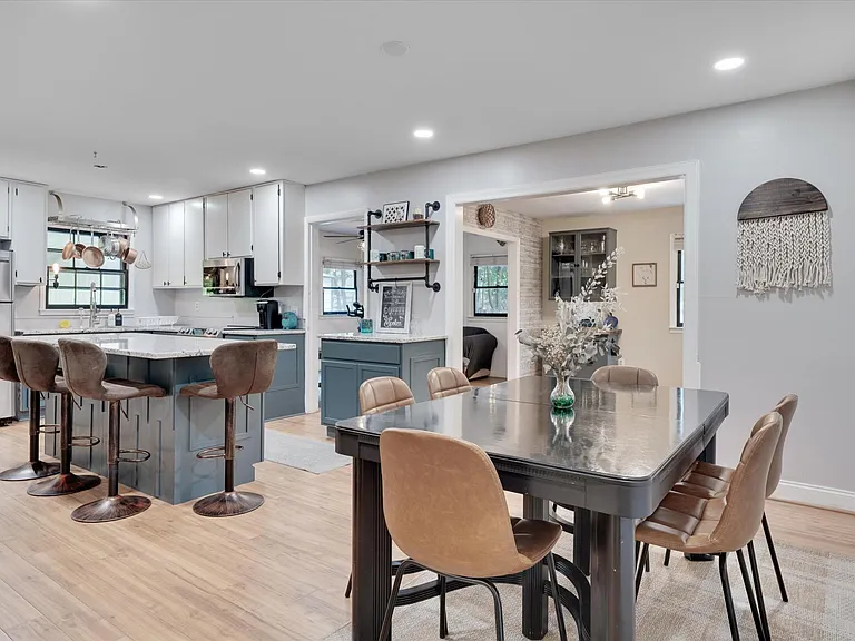 409 Northclift Dr — Photo 15