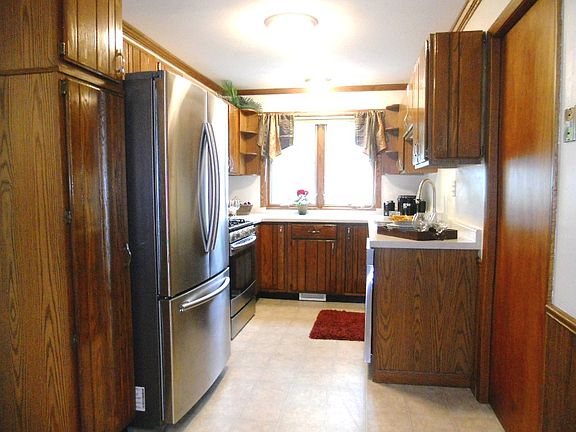 2nd image of 1121 N Grandview Blvd