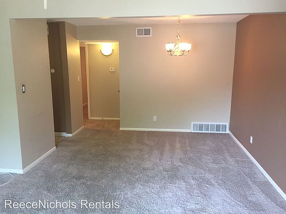 5th image of 6212 Robinson St APT 4