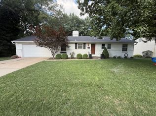 5555 Roeland Dr, Roeland Park, KS 66205