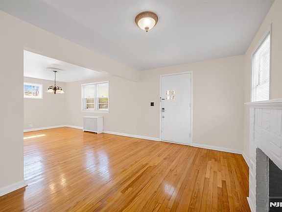 5th image of 255 Windsor Rd