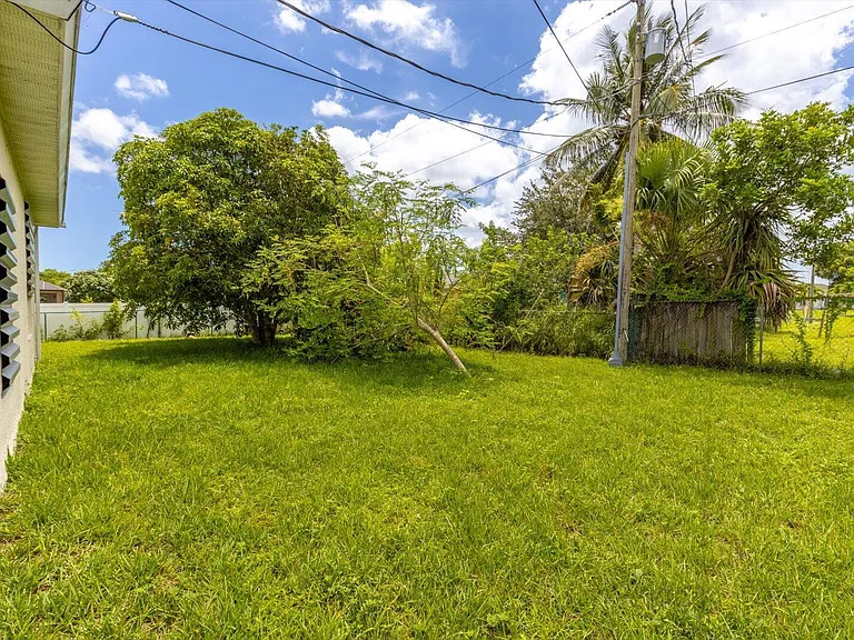 1058 SW Locke Ave — Photo 37