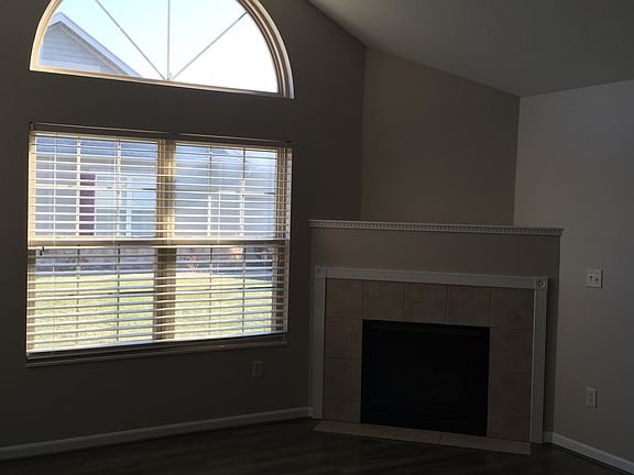 Living Room with fireplace