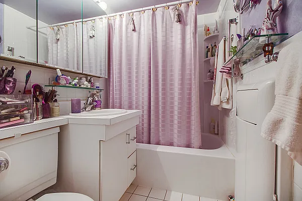 Rented by RES New York | media 21