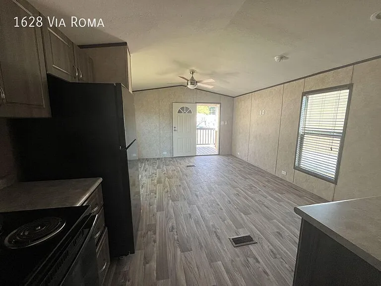 1628 Via Roma Dr — Photo 3