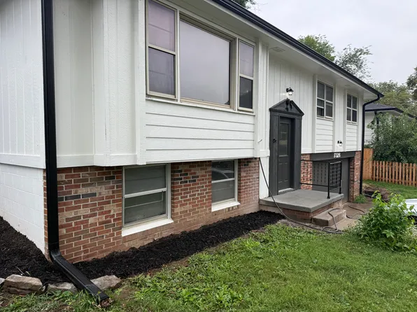 7326 Plum Dale Rd, La Vista, NE 68128