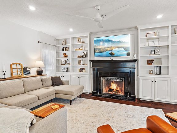 3rd image of 3516 Clear Creek Cir