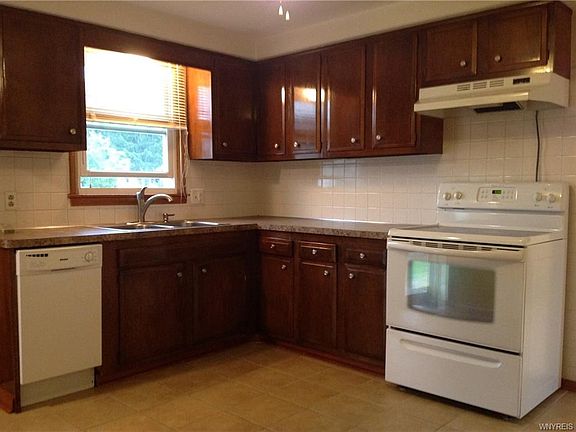 5th image of 262 Woodcrest Dr