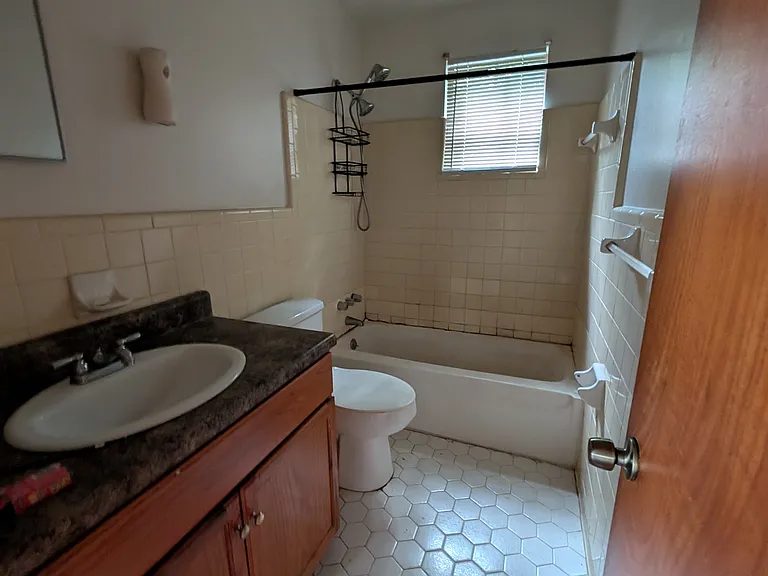 1133 Elm Ave #B — Photo 6