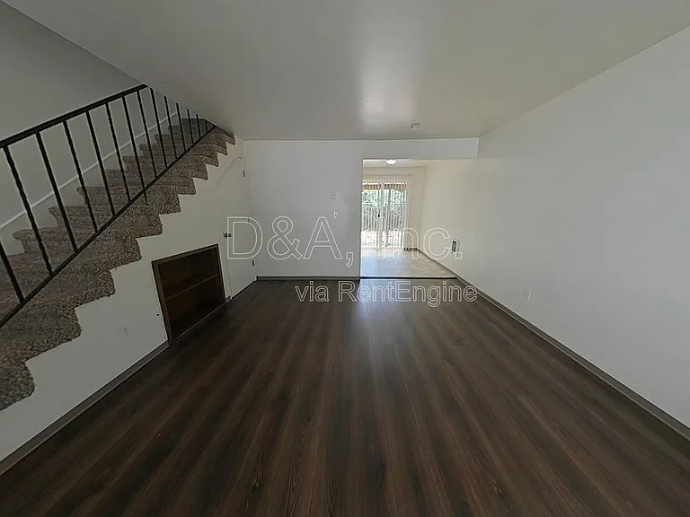 138 NE Conifer Blvd #6 — Photo 2