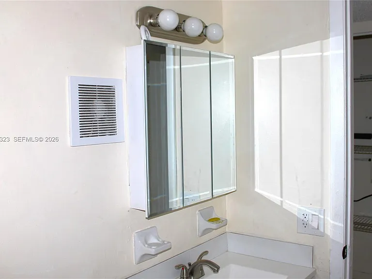 2260 W 55th St #2 — Photo 15