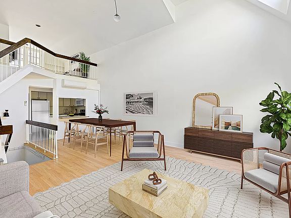 3rd image of 530 4th St #3