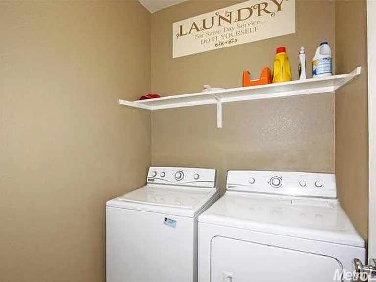 2264 Ellesmere Loop — Photo 9