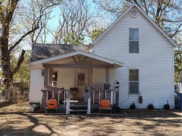 309 N McKinnon Ave, Gentry, AR 72734