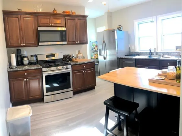 54 Lothrop St #54, Newton, MA 02458
