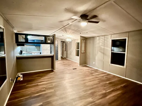 9 Illini East St, Greenville, IL 62246