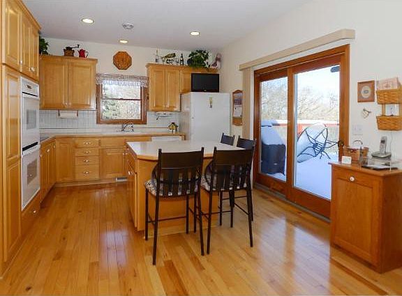 3rd image of 24985 Quinlan Ave